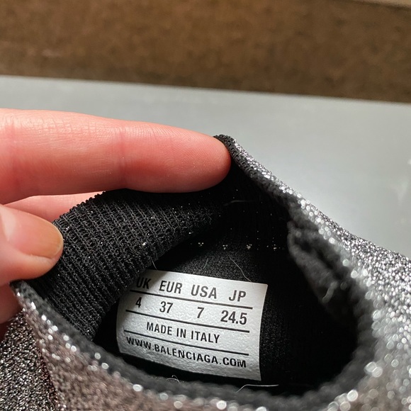 Ex gave them to me, haven’t worn them. Not my style, size 7 (US) - Picture 3 of 6